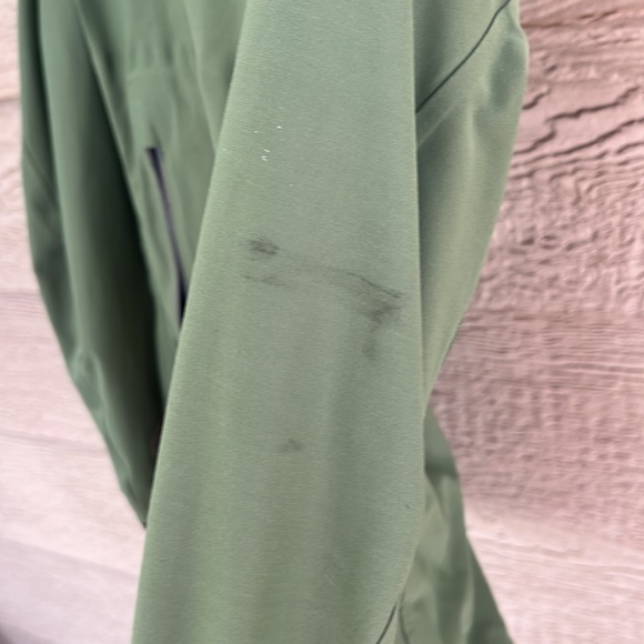 Mountain Hardware Womens windstopper rain coat. Perfect for PNW hiking! - Picture 4 of 6